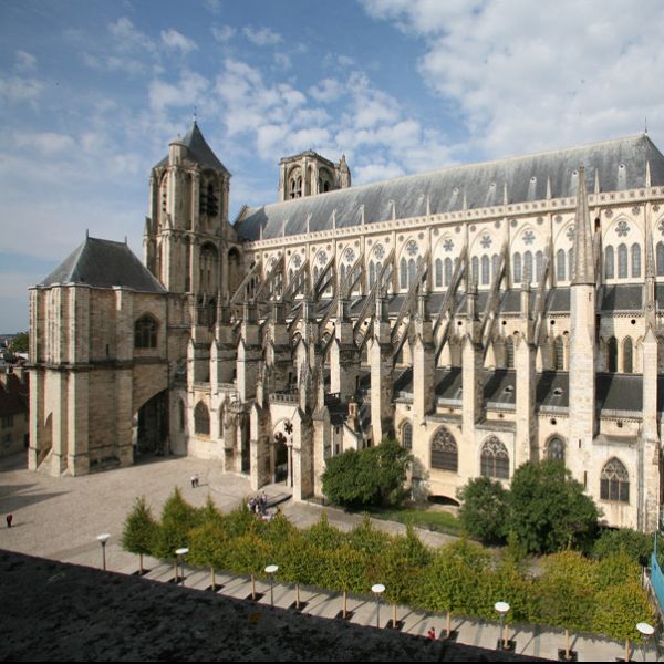 Visite de la tour et de la crypte de la Cathédrale Saint-Étienne de Bourges - Billet coupe file