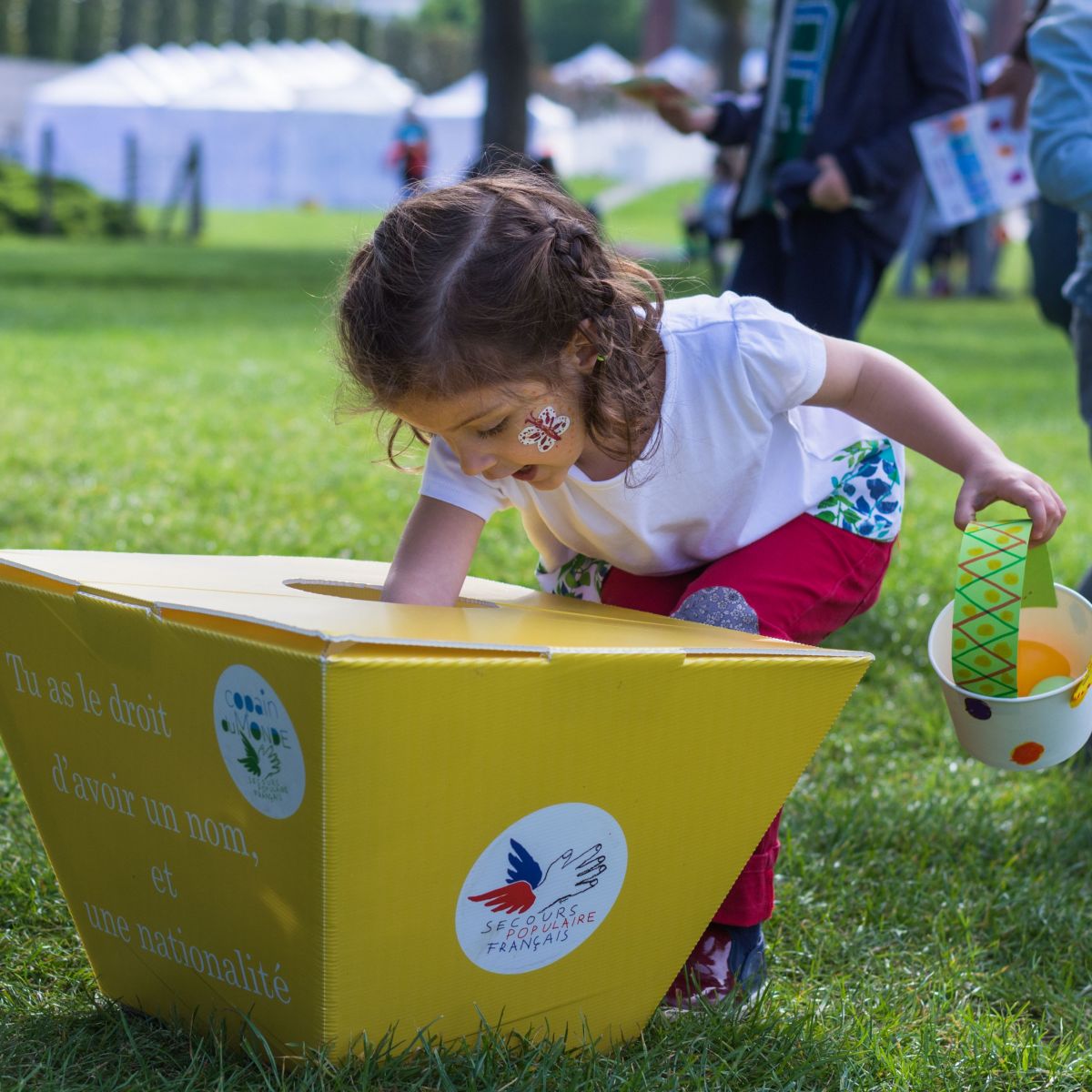 Chasse aux œufs solidaire du Secours populaire de Paris