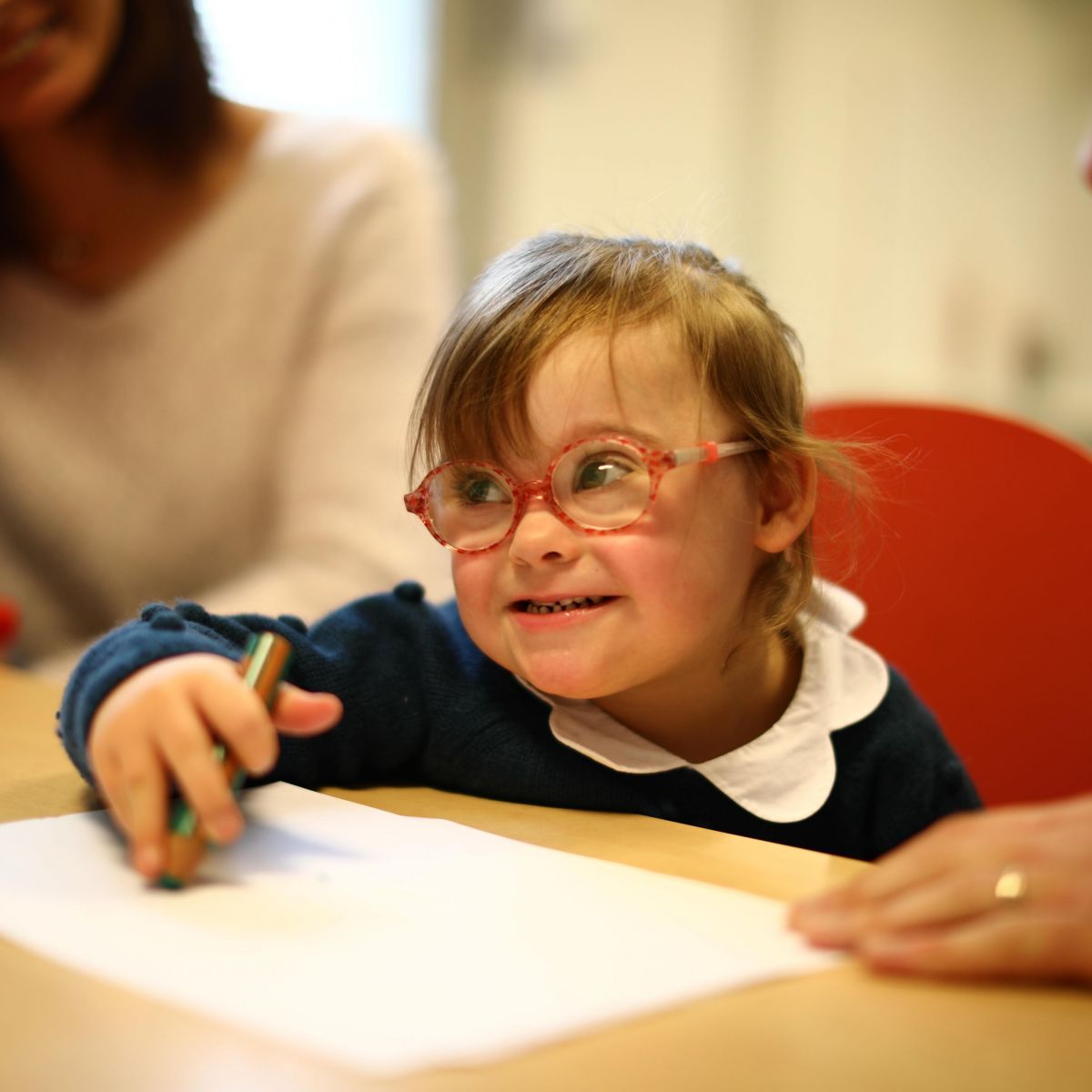 Favoriser les comportements adaptés et le développement de la communication de l'enfant avec une déficience intellectuelle