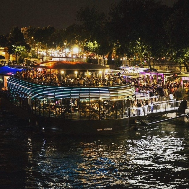 Réveillon 2024 à Paris : Paris Boat Party au Concorde Atlantique sur La  Seine 