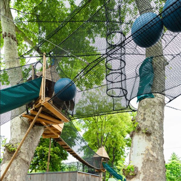 L'Île des Pirates : Accrobranche et jeux pour les enfants, guinguette pour les parents