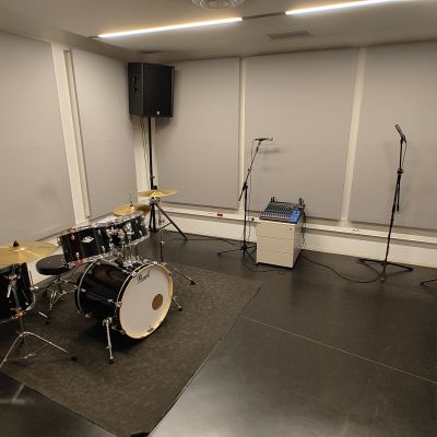 STUDIO 4 (max 4 personnes)