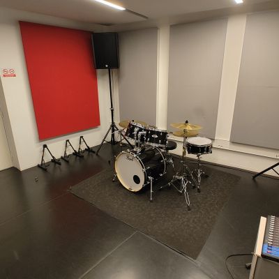 STUDIO 4 (max 4 personnes)