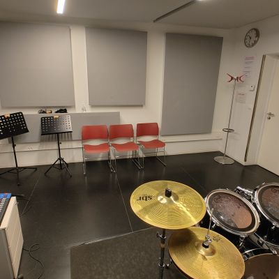 STUDIO 4 (max 4 personnes)